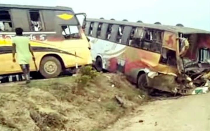 দুই বাসের মুখোমুখি সংঘর্ষ: নিহত ১